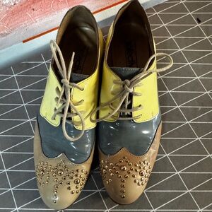 Yellow and Gray Studded Oxford Shoes